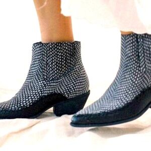 THE GREAT pony hair western style booties bootsSz 38. Excellent cond black/white